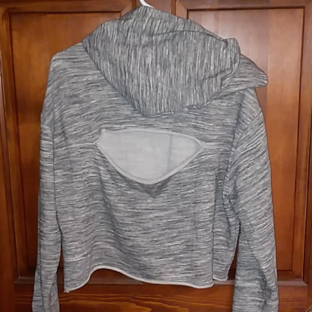 Pink cropped hoodie - Picture 2 of 3